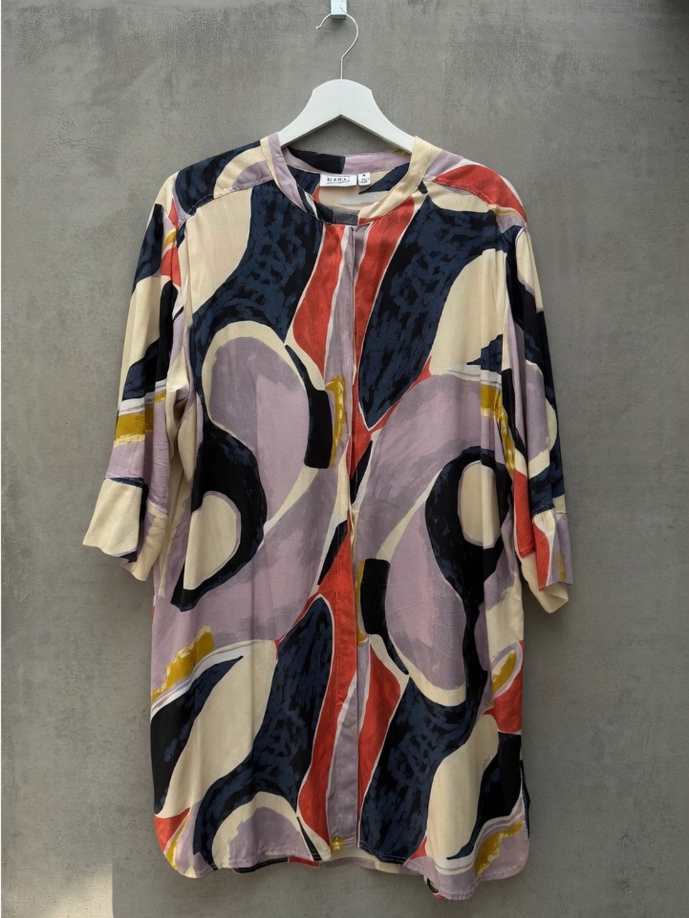 Abstract Print Tunic Top in Multi-Color - Picture 3 of 4